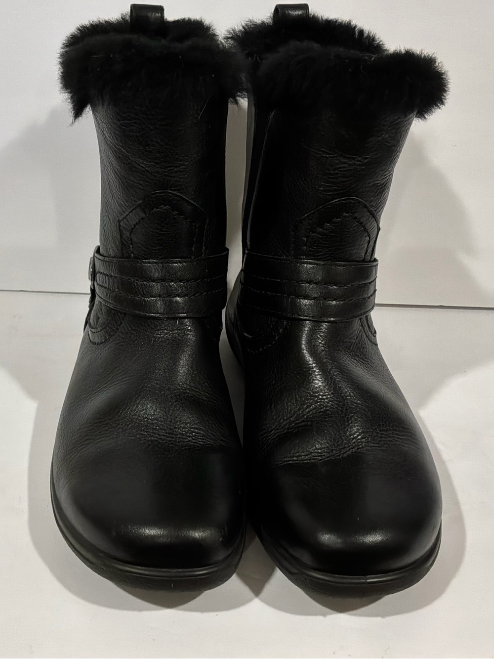 Almost new….ABEO….leather Ankle Boots